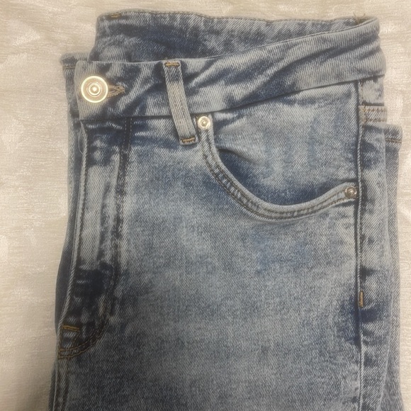 H&M Straight Leg Acid Wash Jeans - Picture 6 of 8
